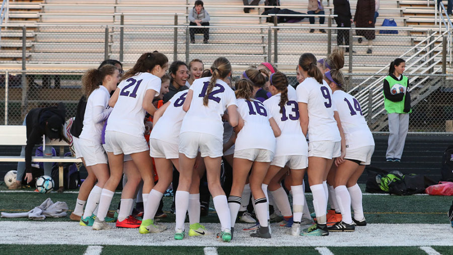 Girls+Soccer%3A+Big+Turnout%2C+Tight+Roster